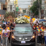 Con vestimentas coloridas y comparsas rinden homenaje a Víctor Erarte en su funeral