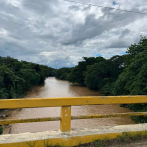 Cinco familias inundadas en Santiago Rodríguez tras colapsar muro de presa