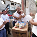 Ministro de la Presidencia entrega ayuda a damnificados por lluvias en Santo Domingo Oeste