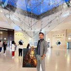 Elvin Tolentino, artista visual dominicano que expone en el Carrusel del Louvre en París