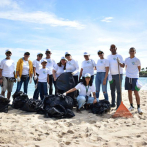 Infotep retira desechos en playa de Puerto Plata