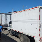 Comerciantes de Dajabón bloquean con camiones paso fronterizo del lado dominicano