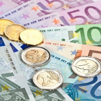 El euro se cambia sobre 1,04 dólares