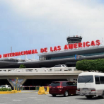 Migración suspende dos agentes del Aeropuerto de las Américas tras denuncias de soborno