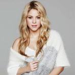 Shakira niega una relación sentimental con su instructor de surf