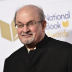 Rushdie revela extracto de su próxima novela cuatro meses después de su ataque