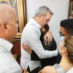 Presidente Abinader asiste al velatorio de Amable Aristy Castro