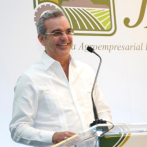 Abinader y su chiste de béisbol al reconocer al agroempresario José Manuel Mallén