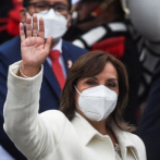 Abogada Dina Boluarte jura como primera presidenta de la historia de Perú