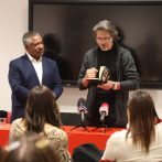 Dominicano Juan Colón gana premio internacional de poesía en Milán; se convierte en primer latinoamericano en obtenerlo