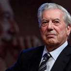 Vargas Llosa destaca que una mujer esté al mando de Perú tras fracasar autogolpe