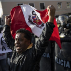 Protestas en Perú piden liberar a Castillo tras fallido autogolpe