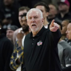 Los Spurs triunfan en celebración del cumpleaño 26 de Popovich como dirigente de ese equipo