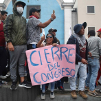 Manifestantes bloquean aeropuertos y rutas en Perú pese a anuncio de elecciones anticipadas