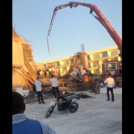 Un muerto y cinco heridos tras colapso de encofrado en hotel en construcción en La Altagracia