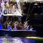 Un desfile de barcos iluminados celebra la Navidad en San Juan, Puerto Rico