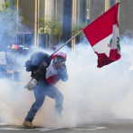 Perú: 7 muertos y un centenar de policías heridos mientras crece la ola de violencia