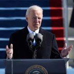 Biden llama a prohibir las armas de asalto en aniversario de masacre en EEUU