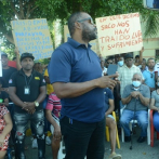 Policías pensionados se manifiestan por desalojo y apelan a la sensibilidad del presidente Abinader