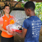 Cibao FC entrega alimentos a familias en zonas vulnerables