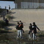 EEUU aconseja a migrantes no cruzar la frontera por frío extremo