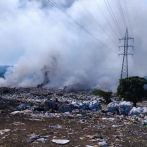 Desconocidos incendian vertedero de Ingenio Nuevo en San Cristóbal