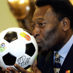 Pelé tiene un mes en el hospital sin previsión de alta médica