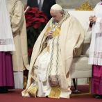 Papa recibe Año Nuevo ante arreglos para velar a Benedicto