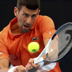 Novak Djokovic comienza el 2023 con victoria tras superar a Lestienne