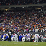 Juego de NFL es suspendido tras colapso de jugador en medio del campo