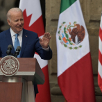 Biden presume reducción de flujo de migrantes a EE.UU. tras nueva política