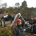 Aumentan a 68 los fallecidos en accidente de avión en Nepal