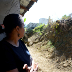 Derrumbe de pared de cementerio sigue afectando a familias