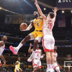 LeBron encesta 48 puntos en el triunfo de los Lakers sobre los Rockets