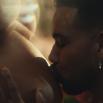 En video musical, Romeo Santos muestra a su pareja y anuncia que será padre por cuarta vez