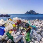 Basura plástica del Pacífico reciclada para medicamentos