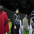 La moda masculina de Louis Vuitton canaliza la era digital en el desfile de París