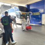 Peregrinos acuden a terminal de autobuses para visitar Basílica de Higüey por día de la Virgen de La Altagracia