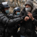 Investigada la Policía de París por lesiones a un hombre que perdió un testículo