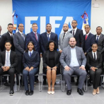 Trece árbitros dominicanos recibieron gafetes de la FIFA