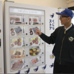 Abren máquinas expendedoras de carne de ballena en Japón