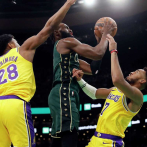 Brown obliga a prórroga; Celtics vencen 125-121 a los Lakers