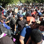 Migrantes desisten de caravanas y se entregan en la frontera sur de México