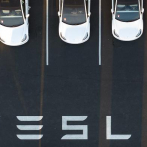 EEUU investiga las funciones de autoconducción de Tesla
