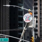 Colocan escudo dominicano en calle 42 de la “Avenida de las Américas” de Manhattan, Nueva York