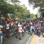 Decenas de motoconchistas se manifiestan frente al Palacio Nacional en contra de abusos policiales