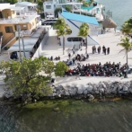 Unos 114 migrantes haitianos llegan en destartalado bote a los Cayos de Florida