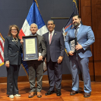Dominicanos entregan reconocimiento oficial del Congreso de Estados Unidos al doctor Anthony Fauci