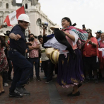 Manifestantes reanudan protesta contra gobierno de Perú
