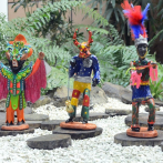 Piezas de colección del folklore y el carnaval que resaltan la dominicanidad